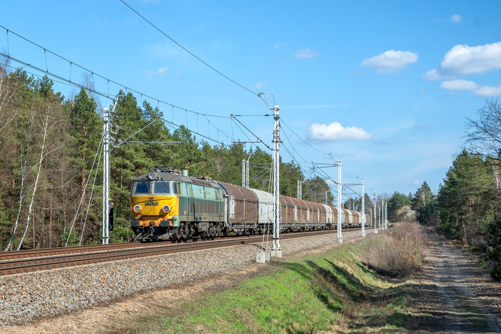 ET22-933 [PKP Cargo]