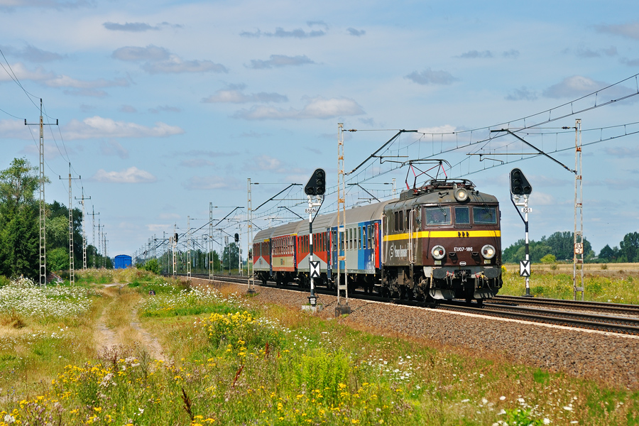 EU07-186 [Metchem / del. Przewozy Regionalne]