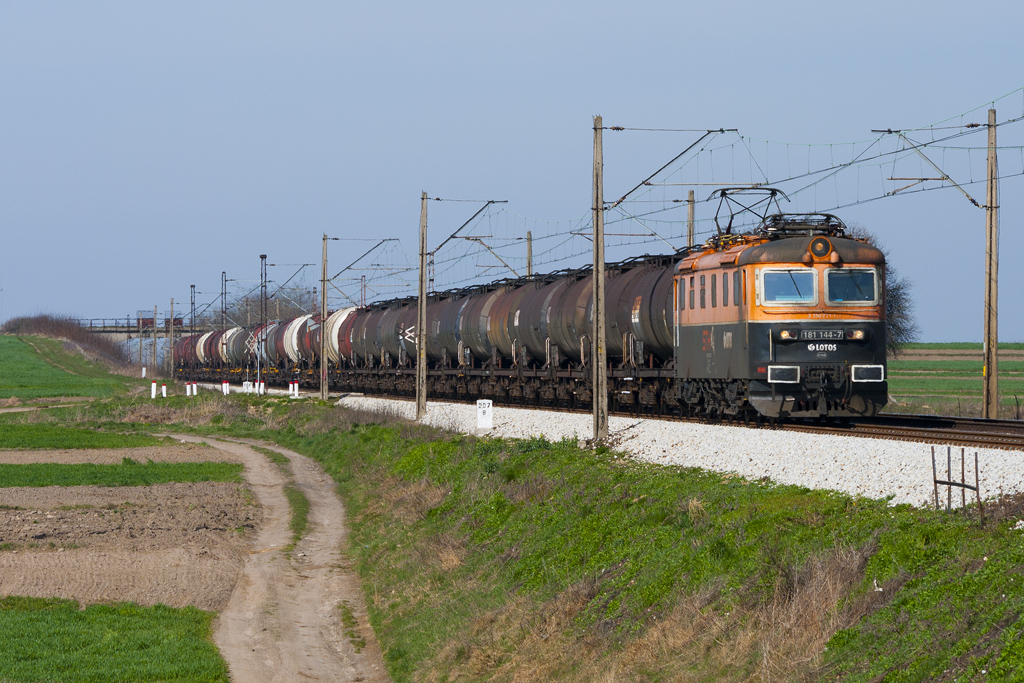 181 144-7 [STK Wrocław / del. Lotos Kolej]
