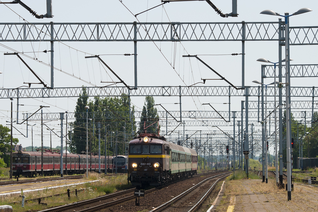 EU07-223 [Metchem / del. Przewozy Regionalne]