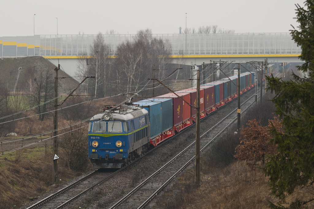 ET22-715 [PKP Cargo]