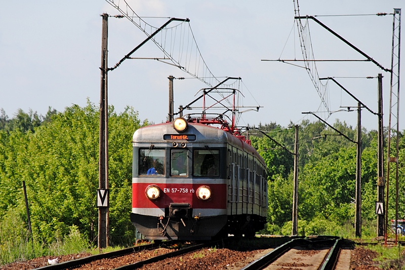 EN57-758 [Przewozy Regionalne]