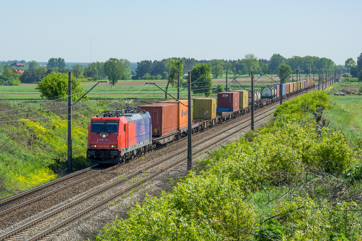 E186 242-4 [PCC Intermodal]