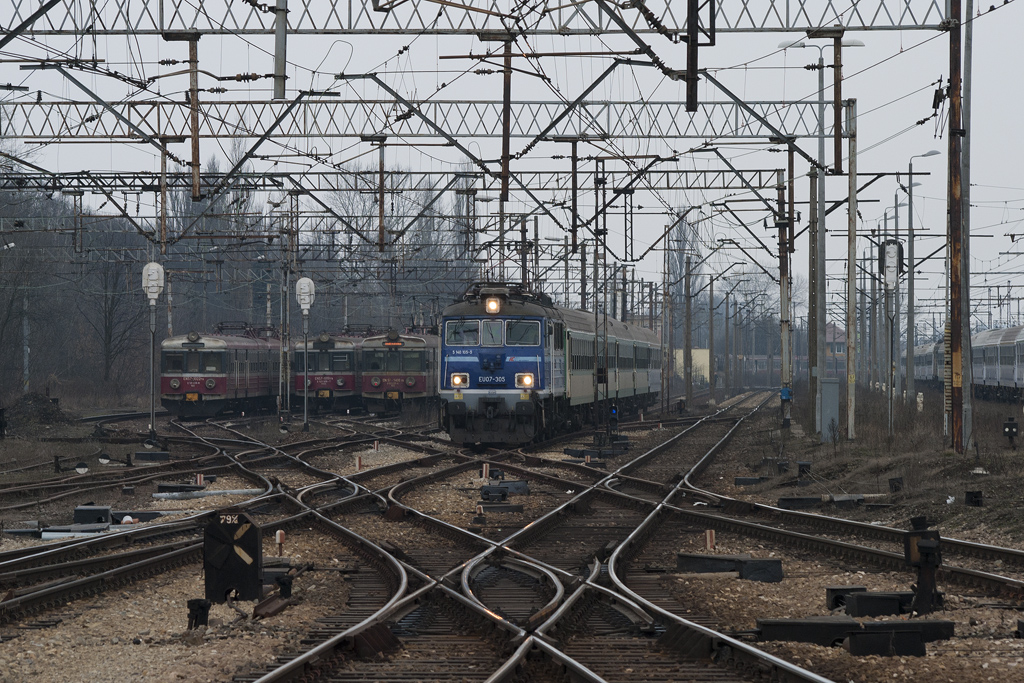 EU07-305 [PKP InterCity]