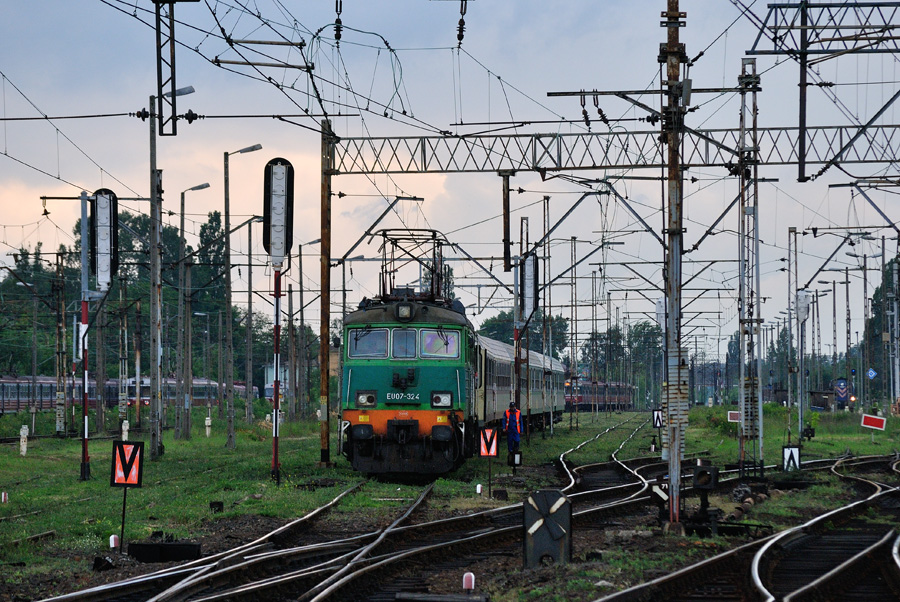 EU07-324 [PKP InterCity]