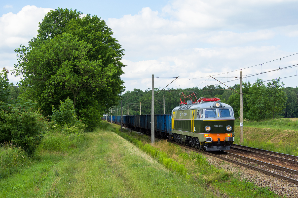 ET22-676 [PKP Cargo]