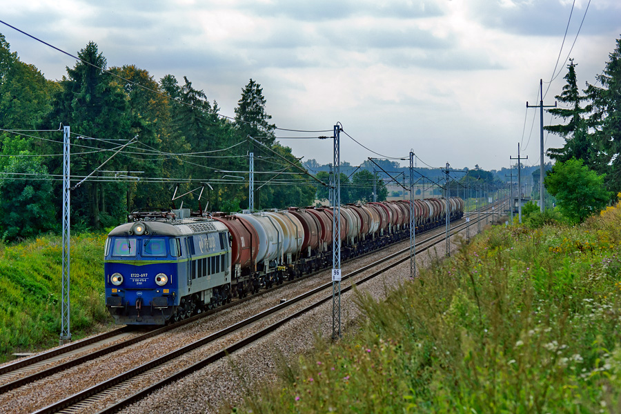 ET22-697 [PKP Cargo]