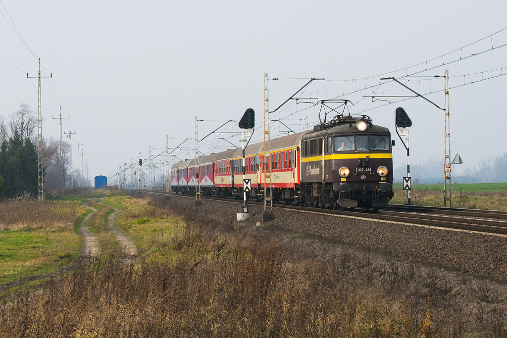EU07-133 [Metchem / del. Przewozy Regionalne]