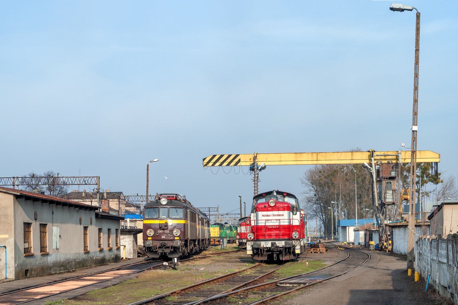EU07-222 [Metchem / del. Przewozy Regionalne]