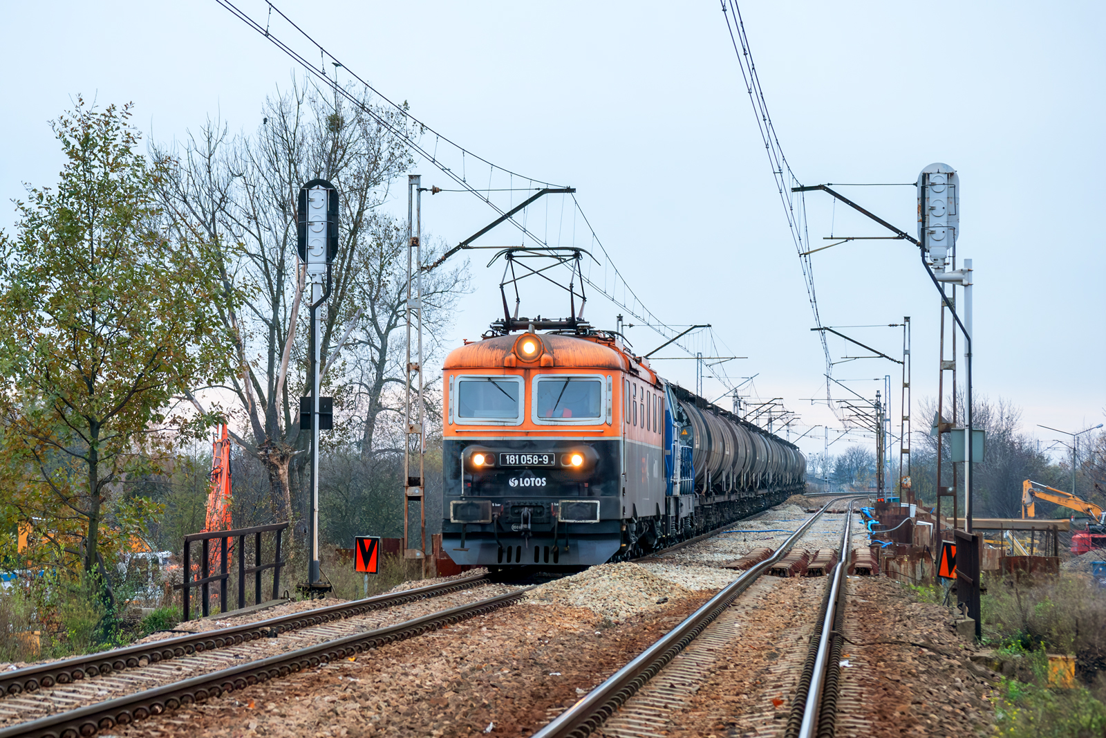 181 058-9 [Lotos Kolej]
